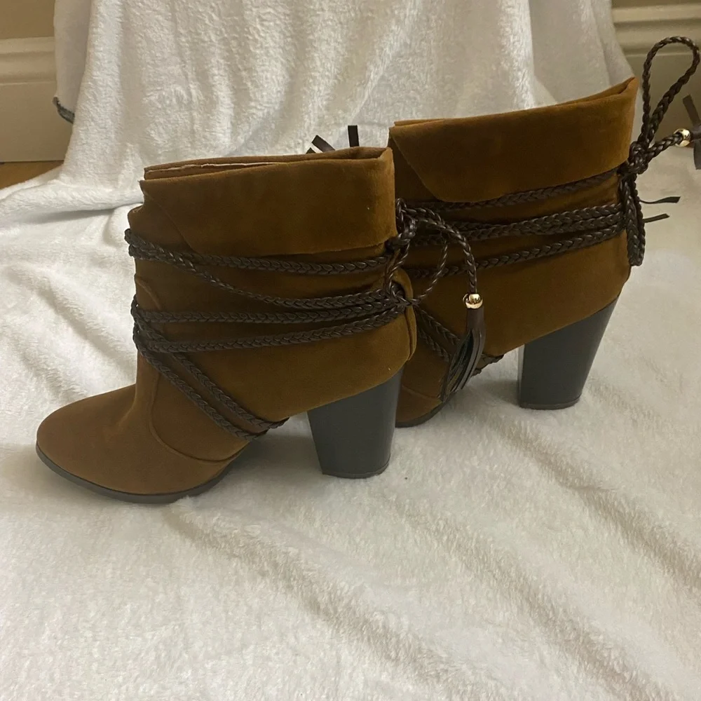 Rust colored bootie for Fall season. - Picture 2 of 4